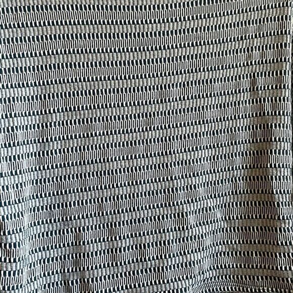 Caution to the Wind crop top with teal pattern - Picture 2 of 9